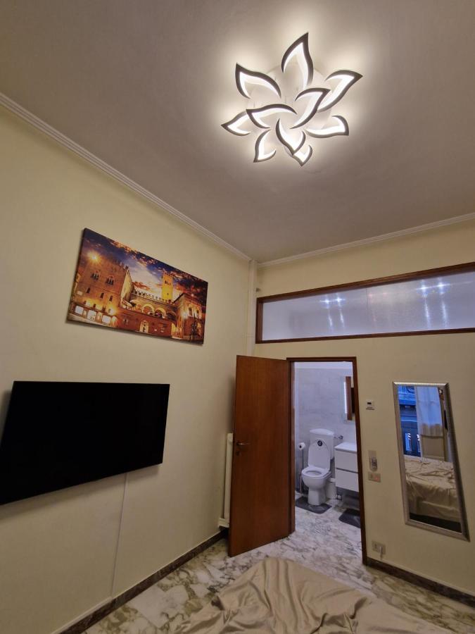 In Pieno Centro Storico Antico Quadrilatero Apartment Bologna Bagian luar foto