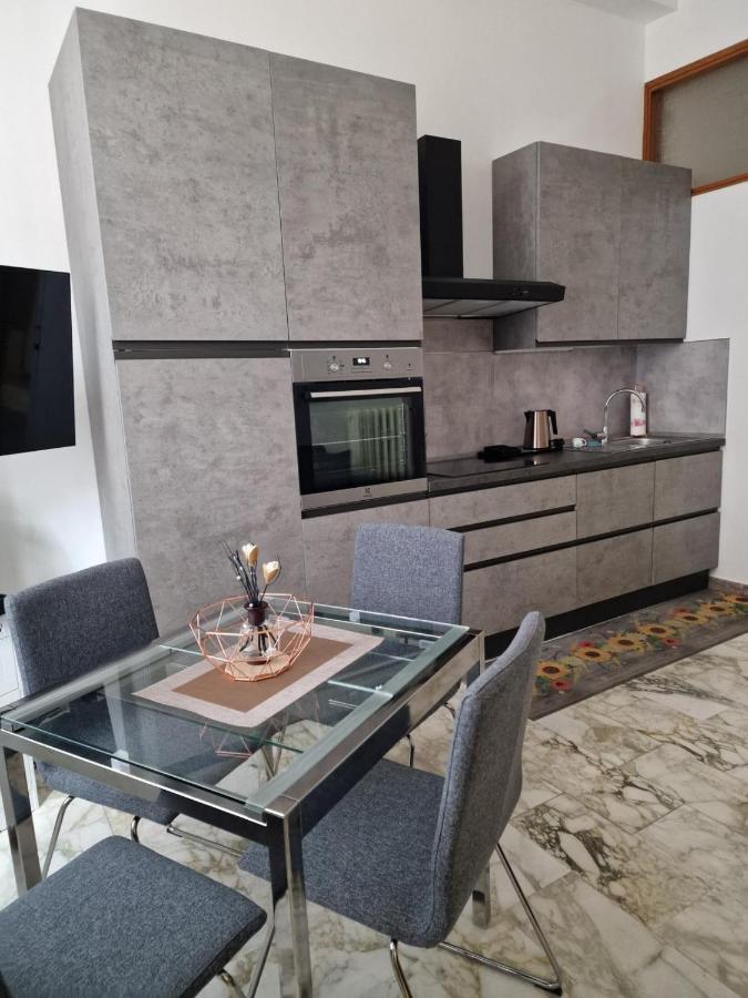 In Pieno Centro Storico Antico Quadrilatero Apartment Bologna Bagian luar foto